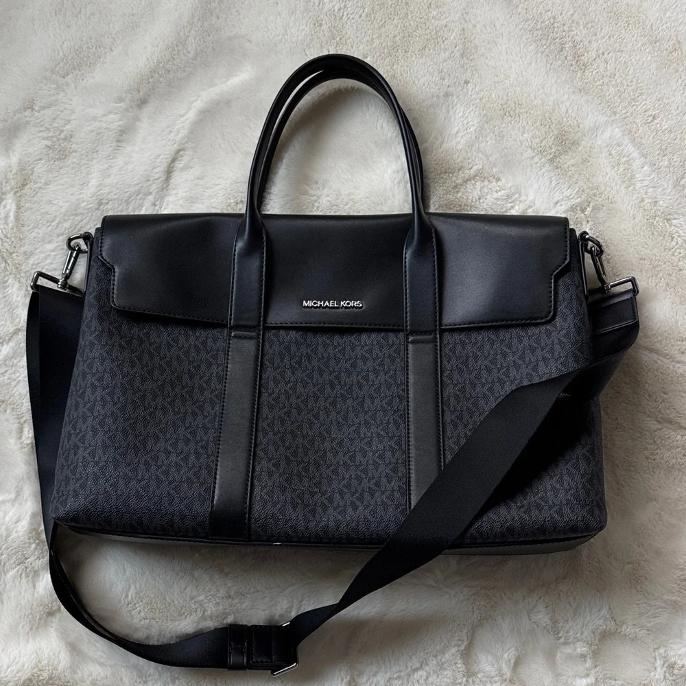 ⚡️FLASH SALE $100 ⚡️ Michael Kors Black and Gray Men's Laptop